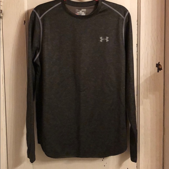 dark green under armour shirt